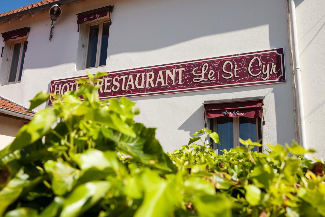 מלון Montmelard Logis Le Saint Cyr מראה חיצוני תמונה