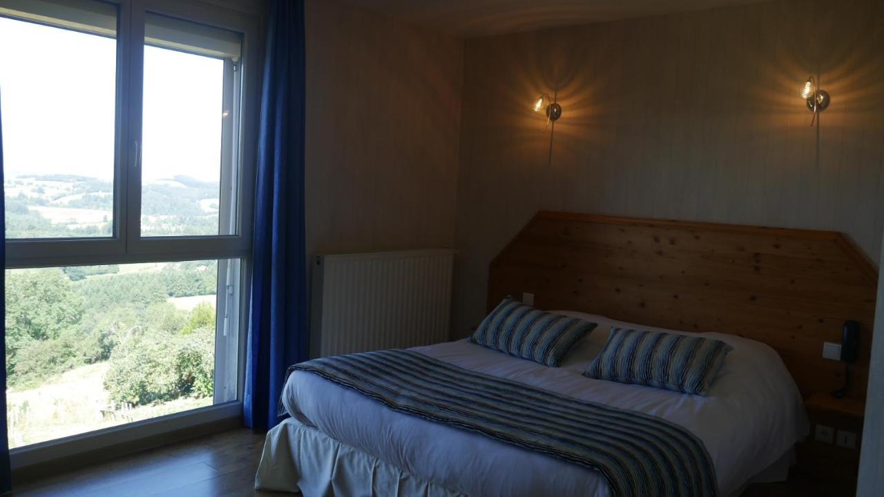 מלון Montmelard Logis Le Saint Cyr מראה חיצוני תמונה