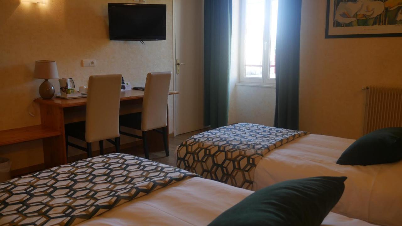 מלון Montmelard Logis Le Saint Cyr מראה חיצוני תמונה